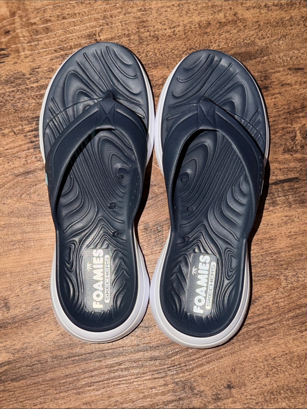 Skechers Navy Blue and White Foamies Casual Flip Flops size 7 - Picture 5 of 5